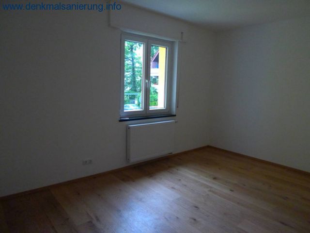 Schlafzimmer mit Blick auf Jugendstilhaus