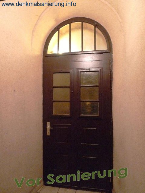 Eingang (ehemalige Gastronomie)  - vor Sanierung